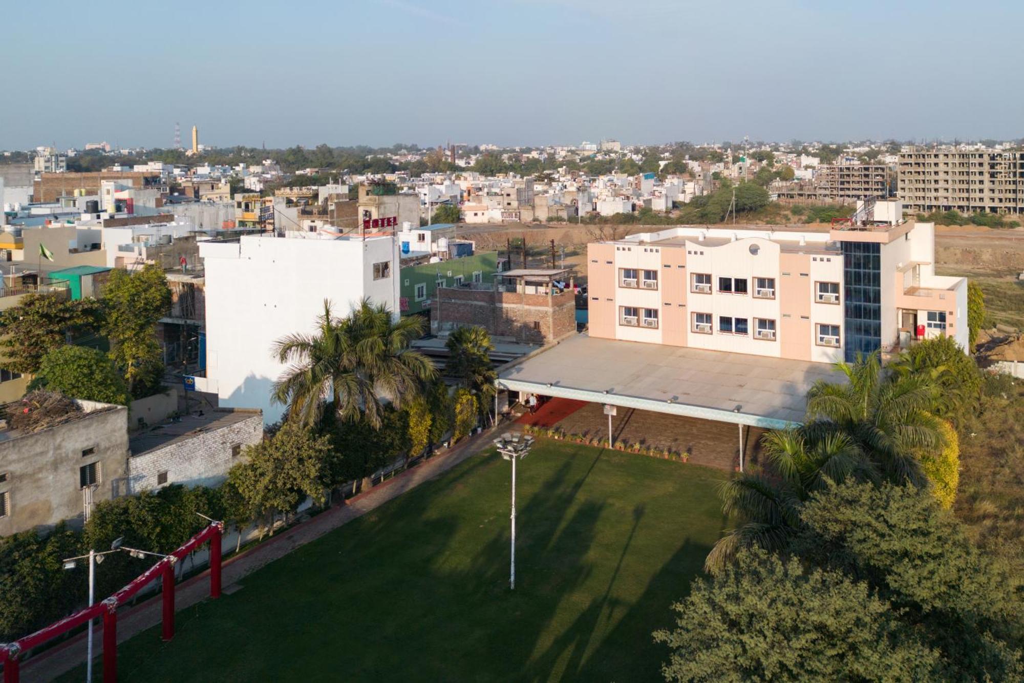 Hotel Ruchishree Garden Ujjain Exterior foto