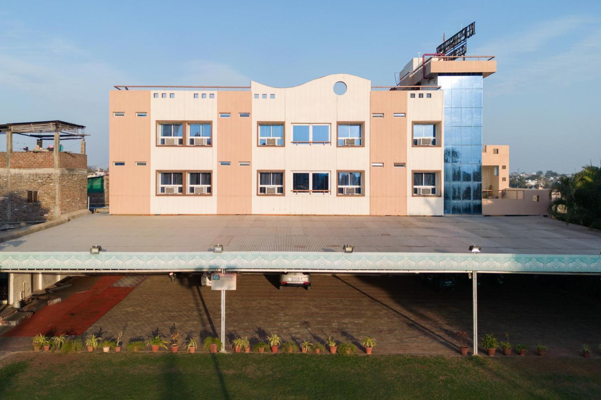 Hotel Ruchishree Garden Ujjain Exterior foto