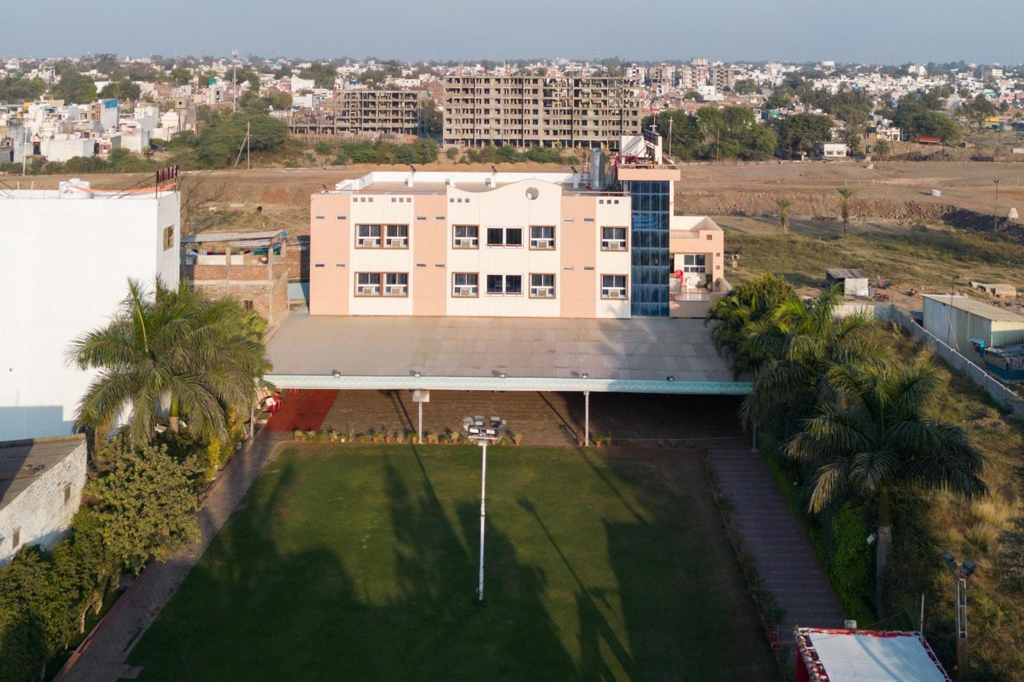 Hotel Ruchishree Garden Ujjain Exterior foto